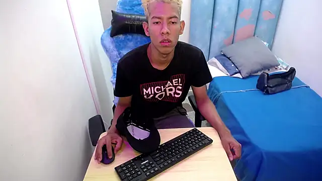 Snapshot of Taylerr_19 chatting on February 2026 04:11:01 AM Taylerr 19 online show from February 2026 04:11:01 AM