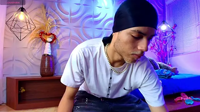 ItsZairen online show from May 2026 03:45:02 AM