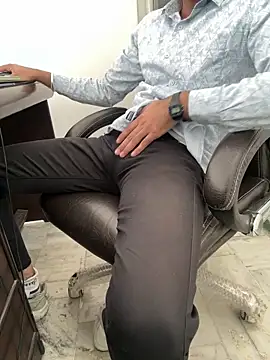 Snapshot of Ronny69y chatting on February 2026 05:27:02 AM Ronny69y online show from February 2026 05:27:02 AM