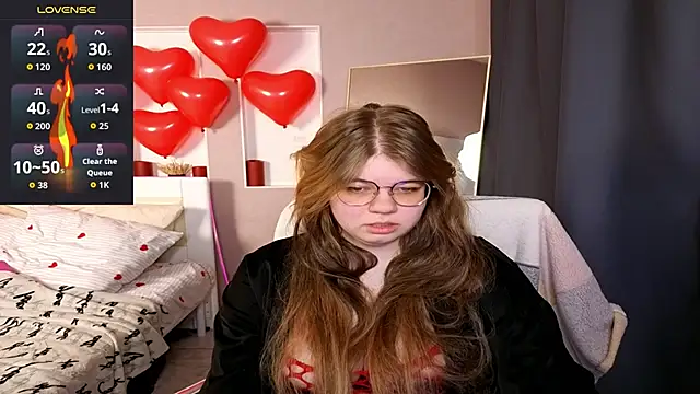 Snapshot of AminaBloom chatting on February 2026 11:04:01 AM AminaBloom online show from February 2026 11:04:01 AM