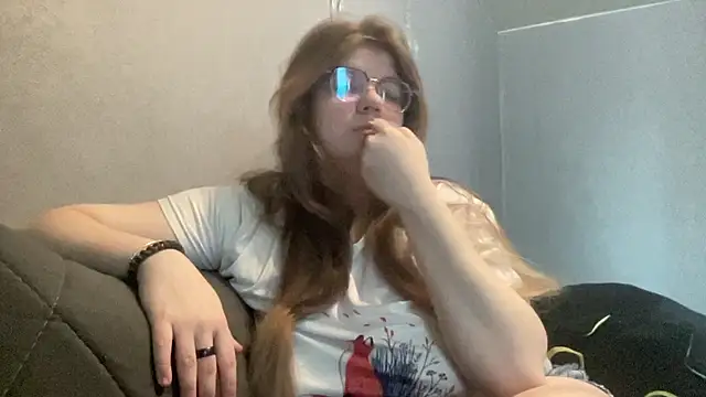 Snapshot of AminaBloom chatting on February 2026 08:54:02 AM AminaBloom online show from February 2026 08:54:02 AM