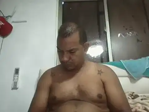 Snapshot of Quillero18 chatting on February 2026 03:06:01 PM Quillero18 online show from February 2026 03:06:01 PM