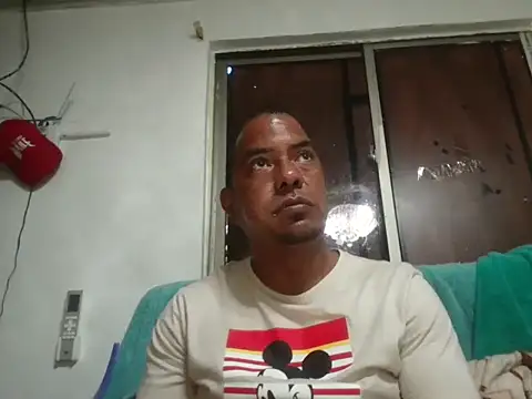 Snapshot of Quillero18 chatting on February 2026 04:46:01 PM Quillero18 online show from February 2026 04:46:01 PM