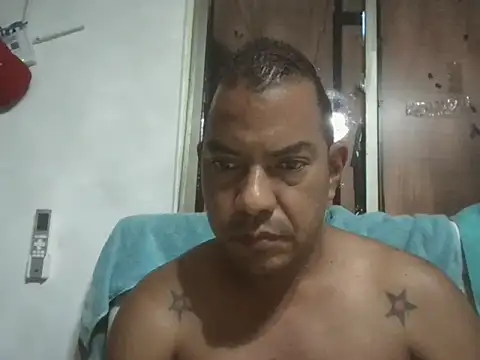 Snapshot of Quillero18 chatting on February 2026 06:59:01 PM Quillero18 online show from February 2026 06:59:01 PM