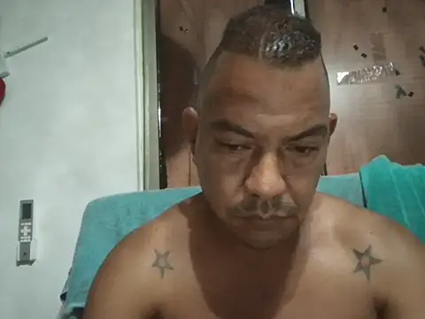 Snapshot of Quillero18 chatting on February 2026 07:37:01 PM Quillero18 online show from February 2026 07:37:01 PM