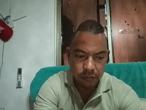 Snapshot of Quillero18 chatting on February 2026 03:20:01 PM Quillero18 online show from February 2026 03:20:01 PM