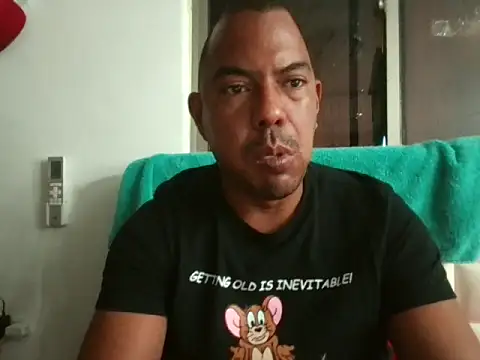 Snapshot of Quillero18 chatting on February 2026 02:59:02 PM Quillero18 online show from February 2026 02:59:02 PM