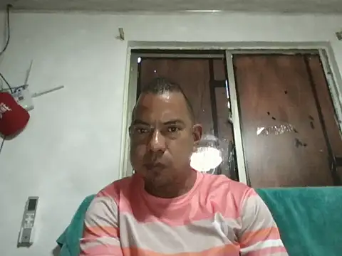 Snapshot of Quillero18 chatting on February 2026 03:10:01 PM Quillero18 online show from February 2026 03:10:01 PM