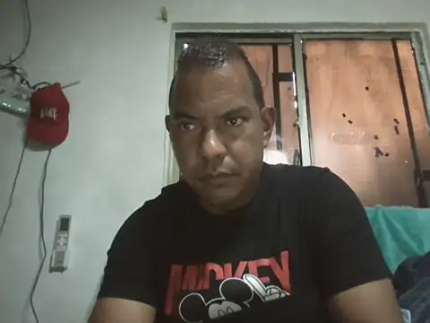 Snapshot of Quillero18 chatting on June 2026 03:07:02 PM Quillero18 online show from June 2026 03:07:02 PM