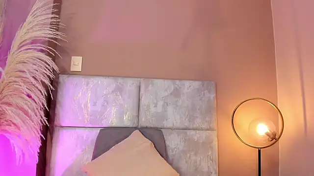 AndraCyruss online show from May 2026 10:51:01 PM