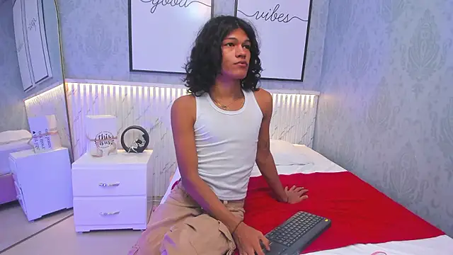 Snapshot of littlesweet18_ chatting on February 2026 02:06:02 AM littlesweet18 online show from February 2026 02:06:02 AM