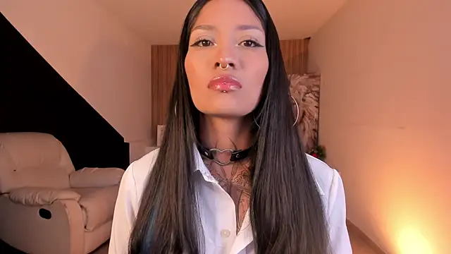 Snapshot of NicoleMonet1 chatting on February 2026 10:33:01 PM NicoleMonet1 online show from February 2026 10:33:01 PM