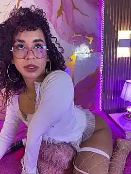 Woo isDaphne online show from March 2026 12:02:01 AM