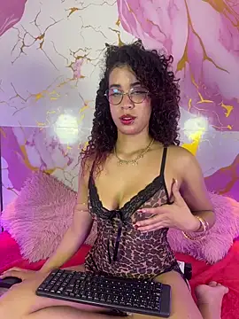 Woo isDaphne online show from April 2026 11:24:01 PM