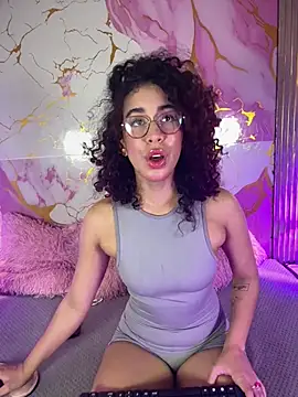 Snapshot of Woo_isDaphne chatting on April 2026 10:59:02 PM Woo isDaphne online show from April 2026 10:59:02 PM