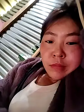 Yiyoongg online show from March 2026 07:23:01 AM