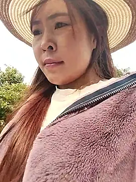 Yiyoongg online show from March 2026 02:11:02 AM