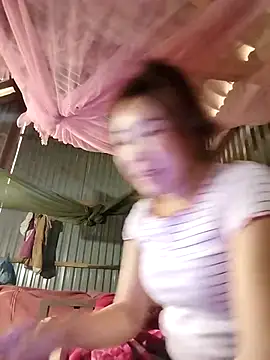 Yiyoongg online show from April 2026 12:04:01 AM