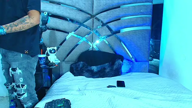 Xanderstone00 online show from June 2026 09:30:02 AM