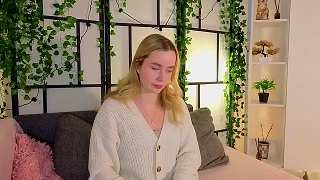 Snapshot of IvetteLabore chatting on February 2026 08:13:01 AM IvetteLabore online show from February 2026 08:13:01 AM