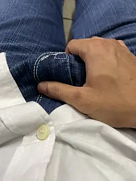 Snapshot of hassuniii chatting on February 2026 07:39:02 PM hassuniii online show from February 2026 07:39:02 PM