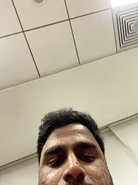 Snapshot of hassuniii chatting on February 2026 04:00:02 PM hassuniii online show from February 2026 04:00:02 PM