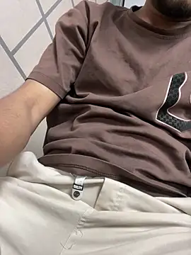 Snapshot of hassuniii chatting on February 2026 09:21:01 PM hassuniii online show from February 2026 09:21:01 PM