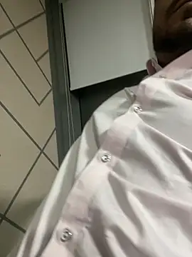 Snapshot of hassuniii chatting on February 2026 07:23:01 PM hassuniii online show from February 2026 07:23:01 PM