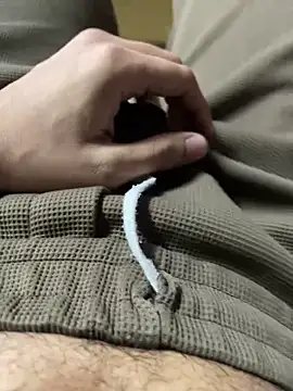 Snapshot of hassuniii chatting on April 2026 09:35:01 PM hassuniii online show from April 2026 09:35:01 PM