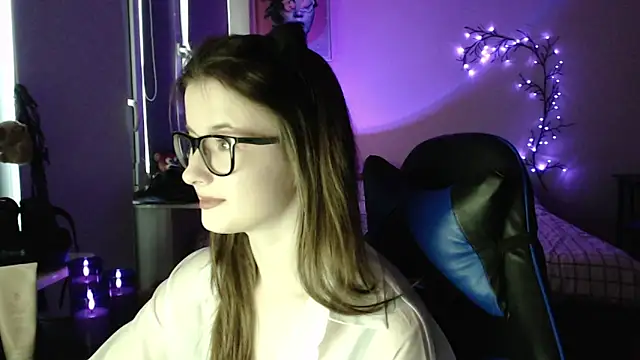 LunaXcherry online show from May 2026 06:15:02 PM
