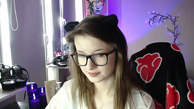 LunaXcherry online show from May 2026 11:06:02 AM