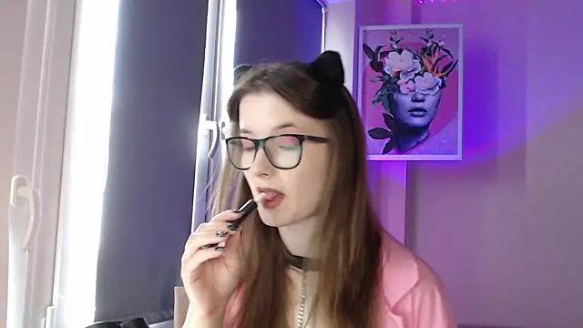 LunaXcherry online show from May 2026 04:47:01 PM