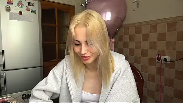 Snapshot of Evva_mayy chatting on June 2026 07:41:02 AM Evva mayy online show from June 2026 07:41:02 AM