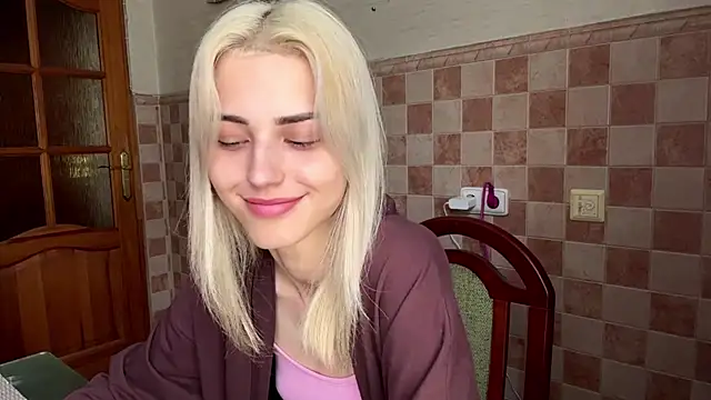 Snapshot of Evva_mayy chatting on July 2026 10:43:02 AM Evva mayy online show from July 2026 10:43:02 AM