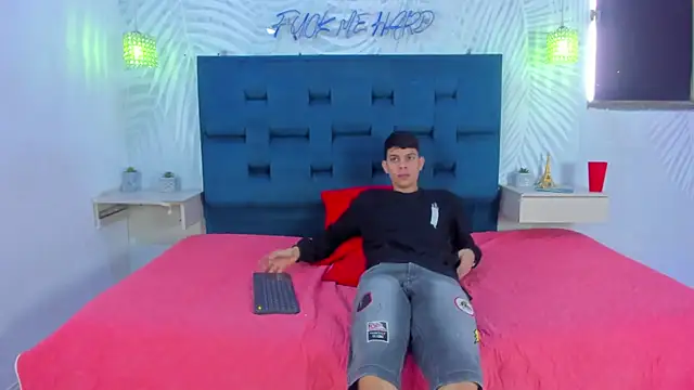 Snapshot of Adventurous_Boys chatting on February 2026 06:08:02 PM Adventurous Boys online show from February 2026 06:08:02 PM