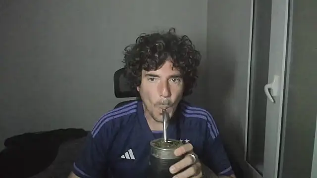 Snapshot of joaquin420_hot chatting on April 2026 05:19:08 AM joaquin420 hot online show from April 2026 05:19:08 AM