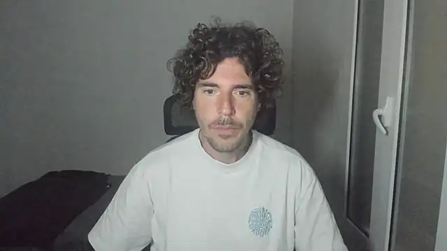 Snapshot of joaquin420_hot chatting on April 2026 05:19:02 AM joaquin420 hot online show from April 2026 05:19:02 AM