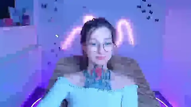 Esmi Winter online show from March 2026 06:36:01 PM