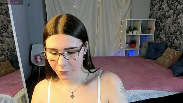 Snapshot of Coraline_kitty chatting on May 2026 05:09:02 PM Coraline kitty online show from May 2026 05:09:02 PM
