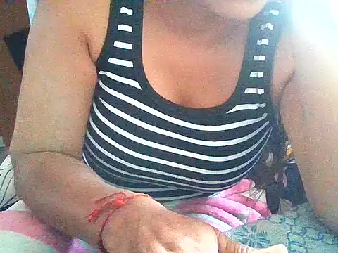 Snapshot of 02Hot-Queen chatting on February 2026 04:46:01 AM 02Hot-Queen online show from February 2026 04:46:01 AM