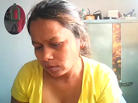 Snapshot of 02Hot-Queen chatting on February 2026 05:05:02 AM 02Hot-Queen online show from February 2026 05:05:02 AM