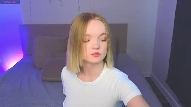 Snapshot of StellaBunny chatting on April 2026 11:09:01 AM StellaBunny online show from April 2026 11:09:01 AM