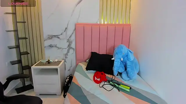 KAROLAGREY online show from July 2026 12:53:02 PM