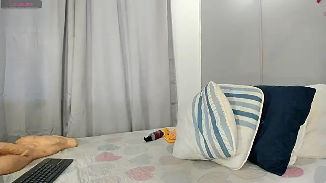 Britanny W online show from April 2026 07:19:01 PM