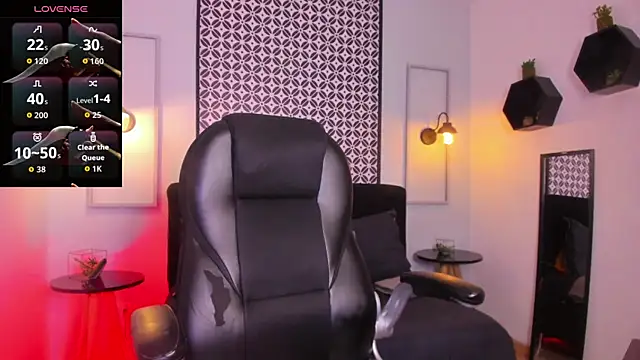 Lola 12  online show from February 2026 01:18:01 PM