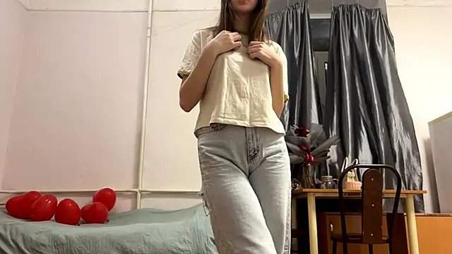 Snapshot of VickieKush chatting on February 2026 04:03:02 PM VickieKush online show from February 2026 04:03:02 PM