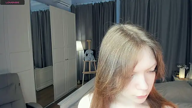 LavenderMitten online show from May 2026 05:48:01 AM