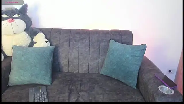 velmoon online show from May 2026 06:16:02 PM