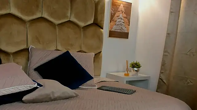 Mia Reyesjs online show from February 2026 09:55:01 PM