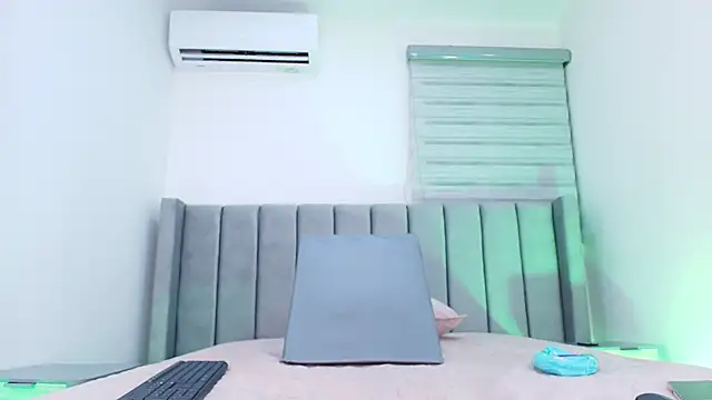 freyhasmith  online show from February 2026 03:02:01 AM